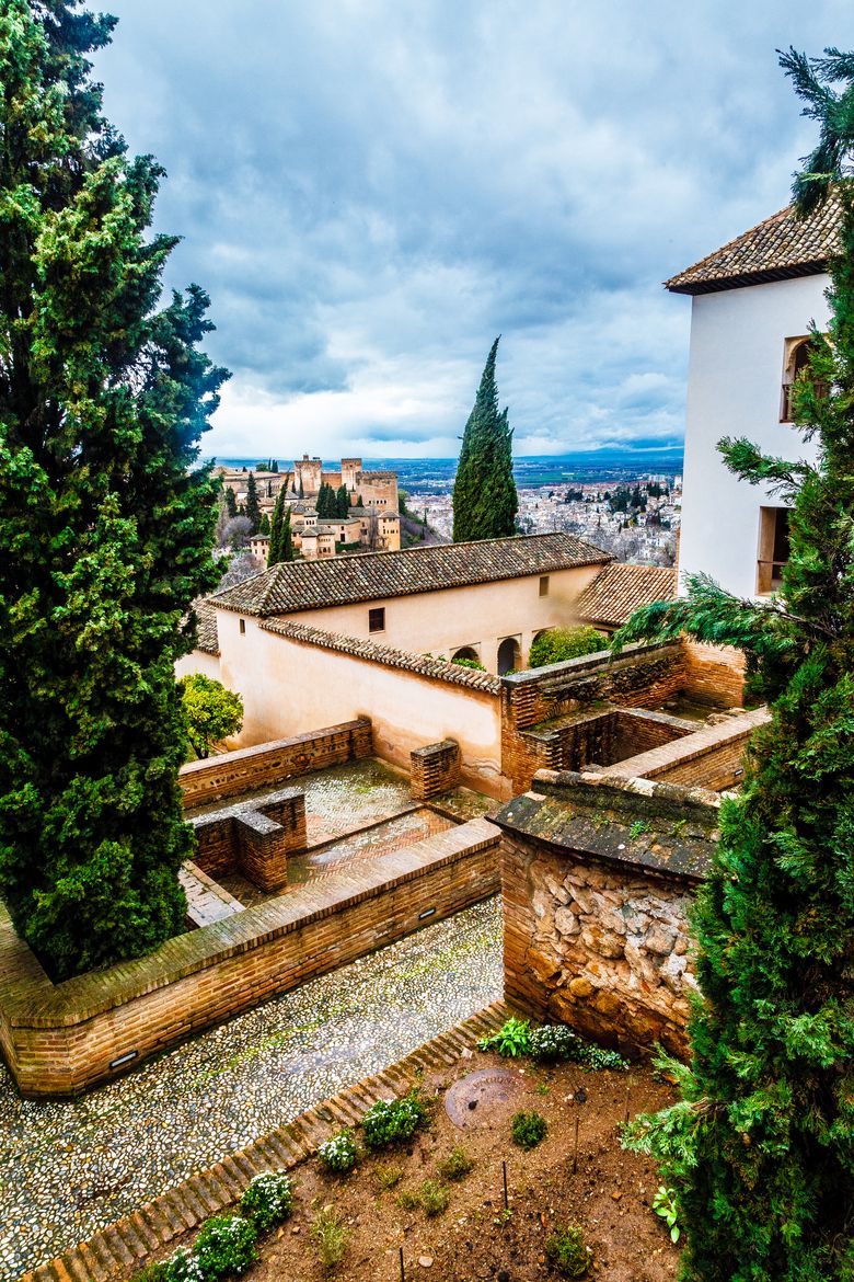 https://mdw-travel-data-us-east-1.s3.amazonaws.com/img/country/Spain/Generalife/img_03.jpg