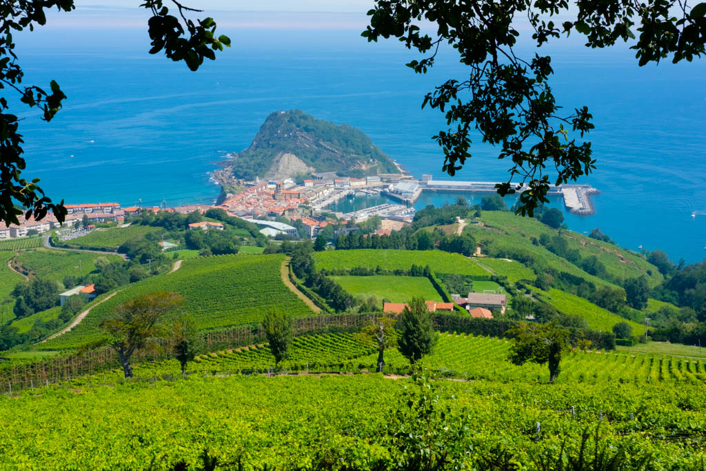 https://mdw-travel-data-us-east-1.s3.amazonaws.com/img/country/Spain/Getaria-Old-Town/img_03.jpg