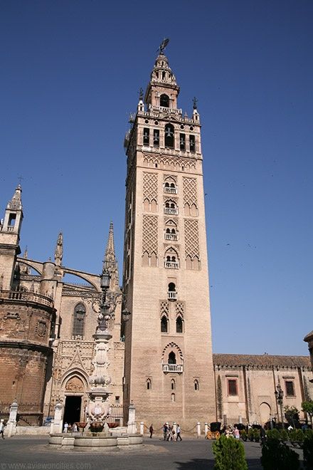 https://mdw-travel-data-us-east-1.s3.amazonaws.com/img/country/Spain/Giralda-Tower/img_02.jpg