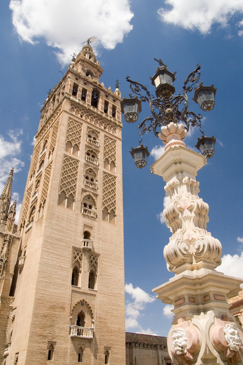 https://mdw-travel-data-us-east-1.s3.amazonaws.com/img/country/Spain/Giralda-Tower/img_05.jpg