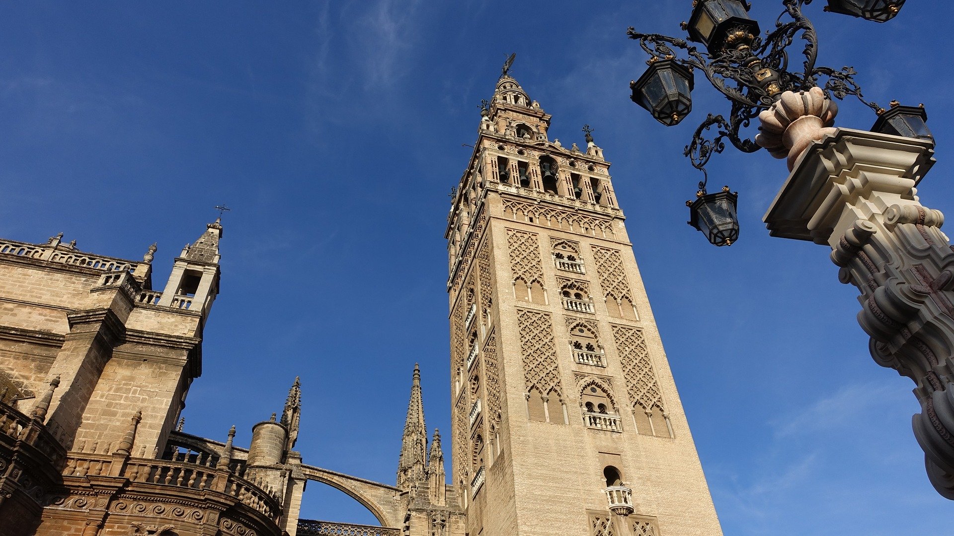 https://mdw-travel-data-us-east-1.s3.amazonaws.com/img/country/Spain/Giralda/img_01.jpg