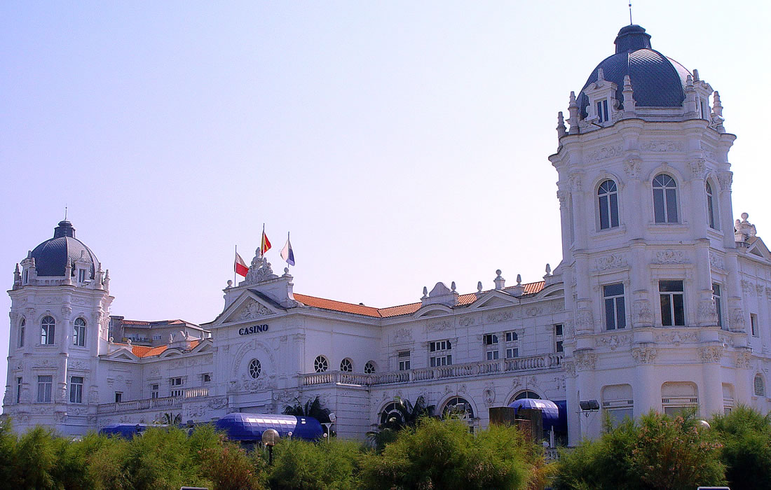https://mdw-travel-data-us-east-1.s3.amazonaws.com/img/country/Spain/Gran-Casino-del-Sardinero/img_02.jpg