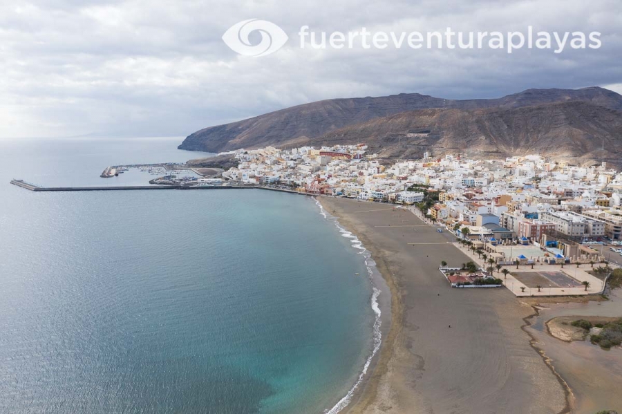 https://mdw-travel-data-us-east-1.s3.amazonaws.com/img/country/Spain/Gran-Tarajal-Beach/img_02.jpg