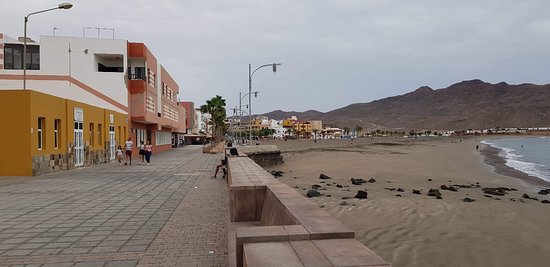 https://mdw-travel-data-us-east-1.s3.amazonaws.com/img/country/Spain/Gran-Tarajal-Beach/img_03.jpg