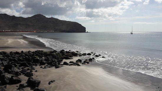 https://mdw-travel-data-us-east-1.s3.amazonaws.com/img/country/Spain/Gran-Tarajal-Beach/img_05.jpg