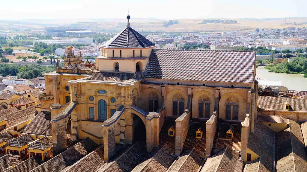 https://mdw-travel-data-us-east-1.s3.amazonaws.com/img/country/Spain/Great-Mosque-of-Cordoba/img_00.jpg