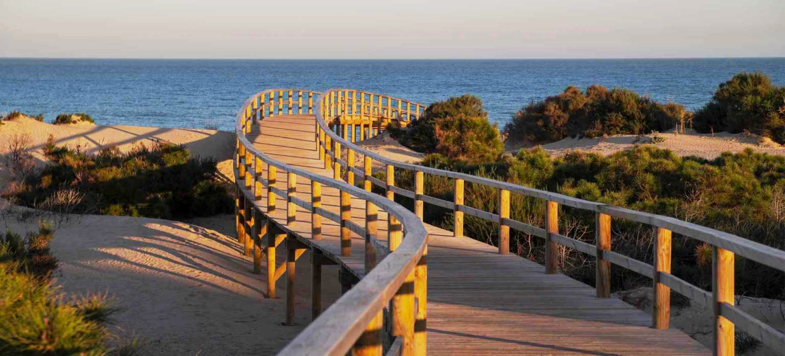 https://mdw-travel-data-us-east-1.s3.amazonaws.com/img/country/Spain/Guardamar-Beach/img_03.jpg