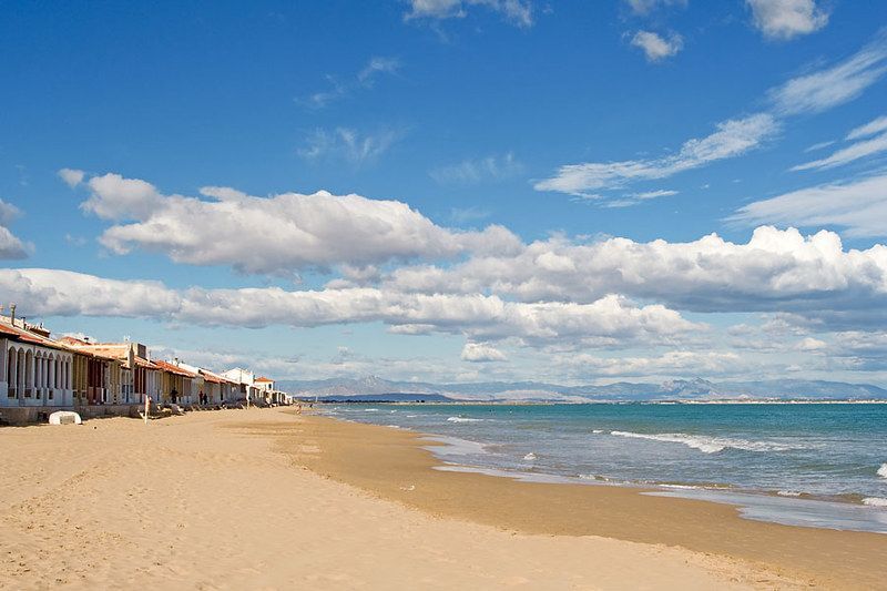 https://mdw-travel-data-us-east-1.s3.amazonaws.com/img/country/Spain/Guardamar-Beach/img_04.jpg