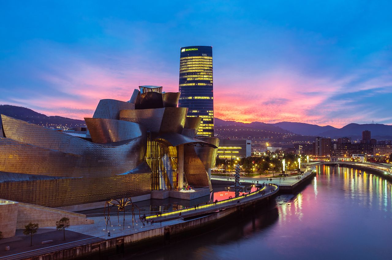 https://mdw-travel-data-us-east-1.s3.amazonaws.com/img/country/Spain/Guggenheim-Museum-Bilbao/img_01.jpg