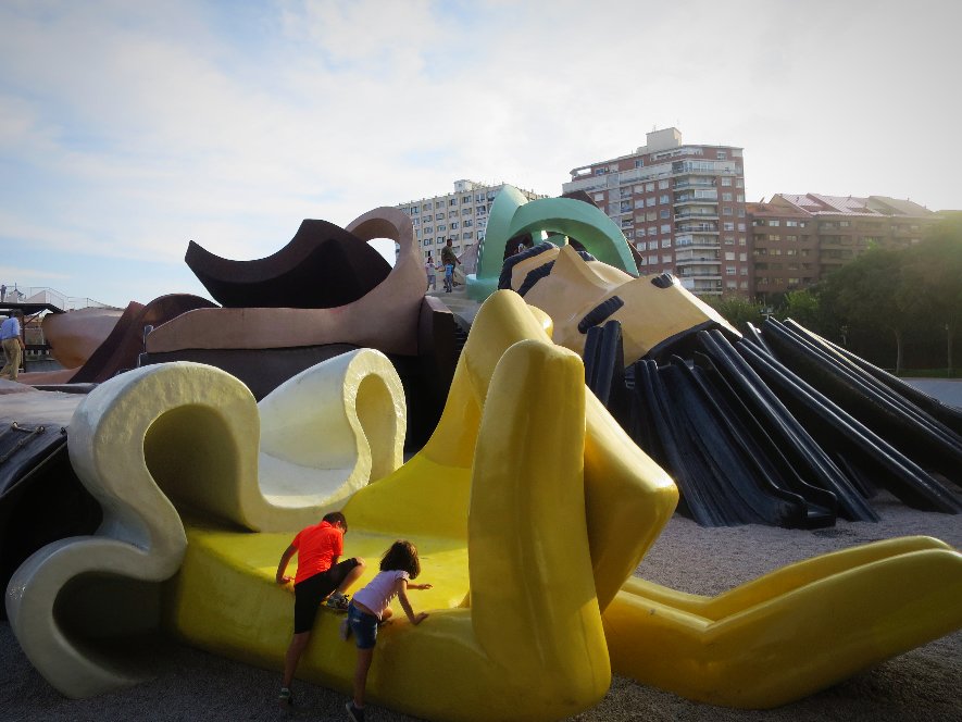 https://mdw-travel-data-us-east-1.s3.amazonaws.com/img/country/Spain/Gulliver-Park/img_02.jpg