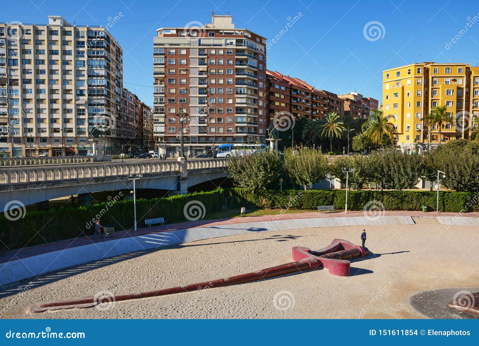 https://mdw-travel-data-us-east-1.s3.amazonaws.com/img/country/Spain/Gulliver-Park/img_04.jpg