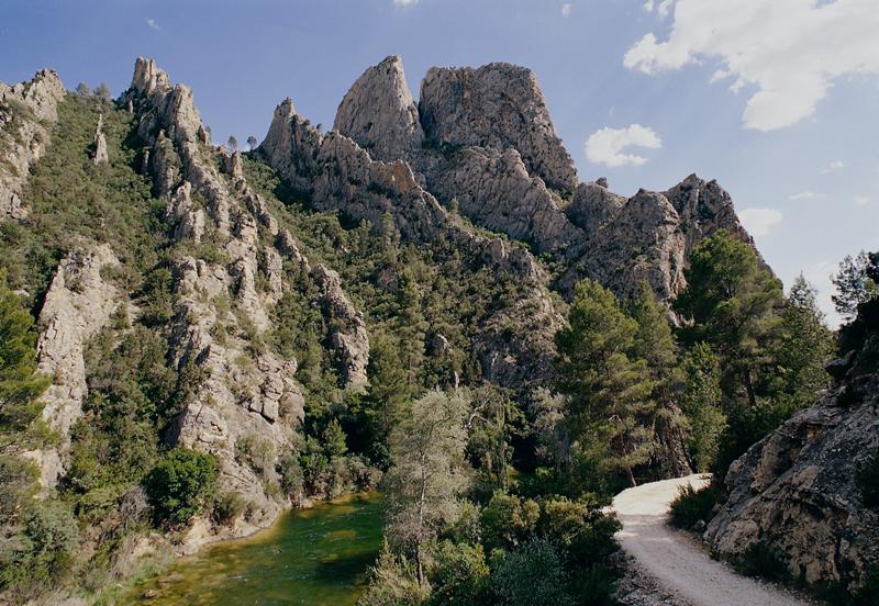 https://mdw-travel-data-us-east-1.s3.amazonaws.com/img/country/Spain/Hoces-del-Cabriel-Natural-Park/img_03.jpg