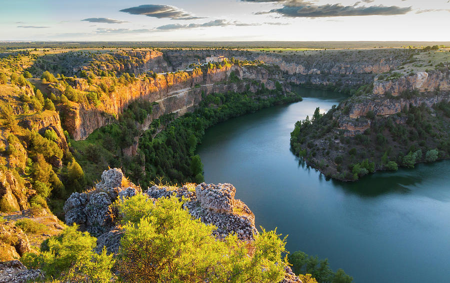 https://mdw-travel-data-us-east-1.s3.amazonaws.com/img/country/Spain/Hoces-del-Duraton-Natural-Park/img_02.jpg