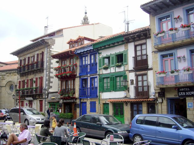 https://mdw-travel-data-us-east-1.s3.amazonaws.com/img/country/Spain/Hondarribia-Old-Town/img_05.jpg