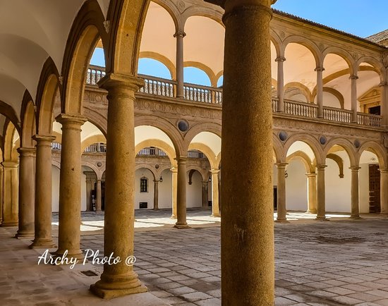 https://mdw-travel-data-us-east-1.s3.amazonaws.com/img/country/Spain/Hospital-de-Tavera/img_03.jpg