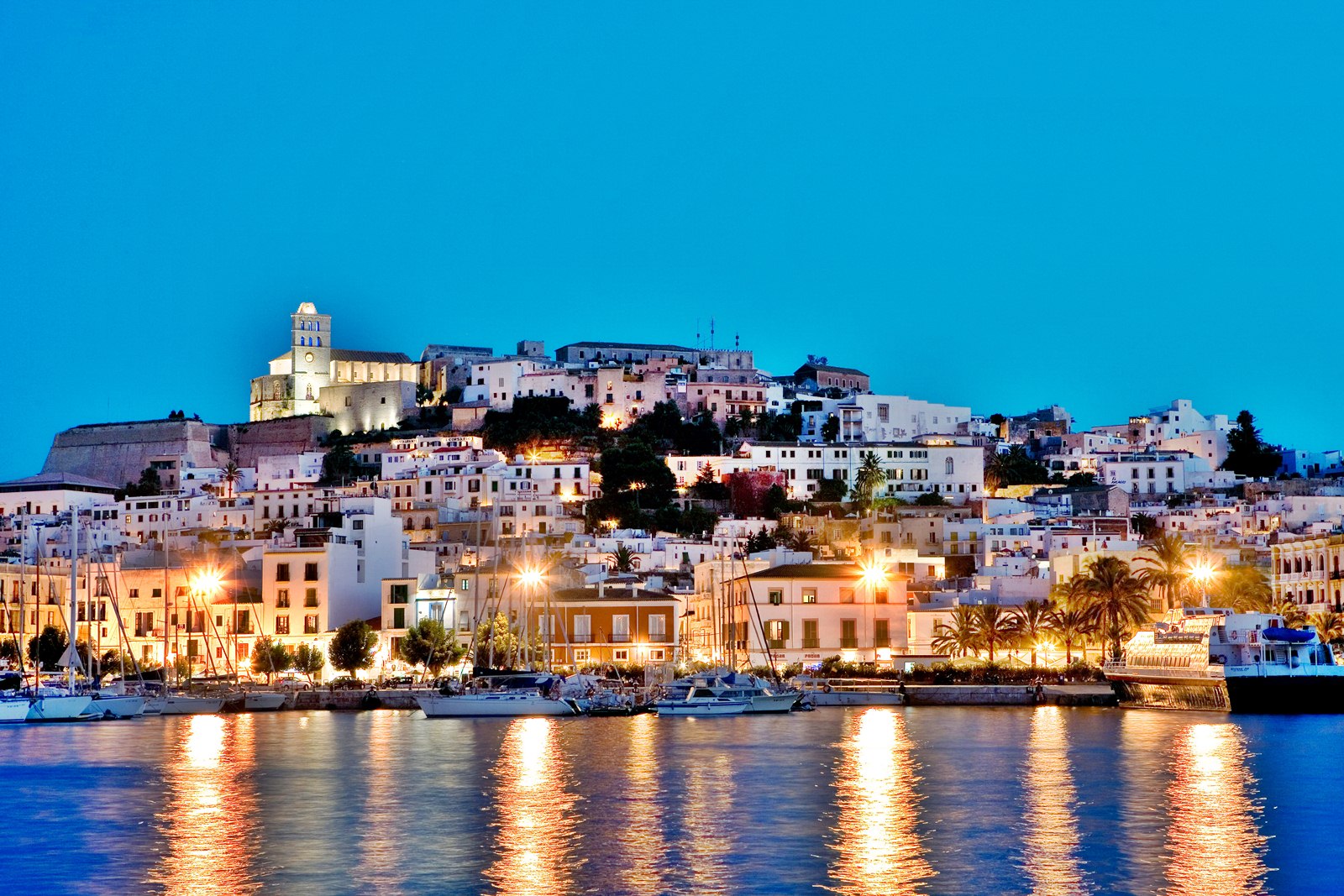 https://mdw-travel-data-us-east-1.s3.amazonaws.com/img/country/Spain/Ibiza-Castle/img_00.jpg