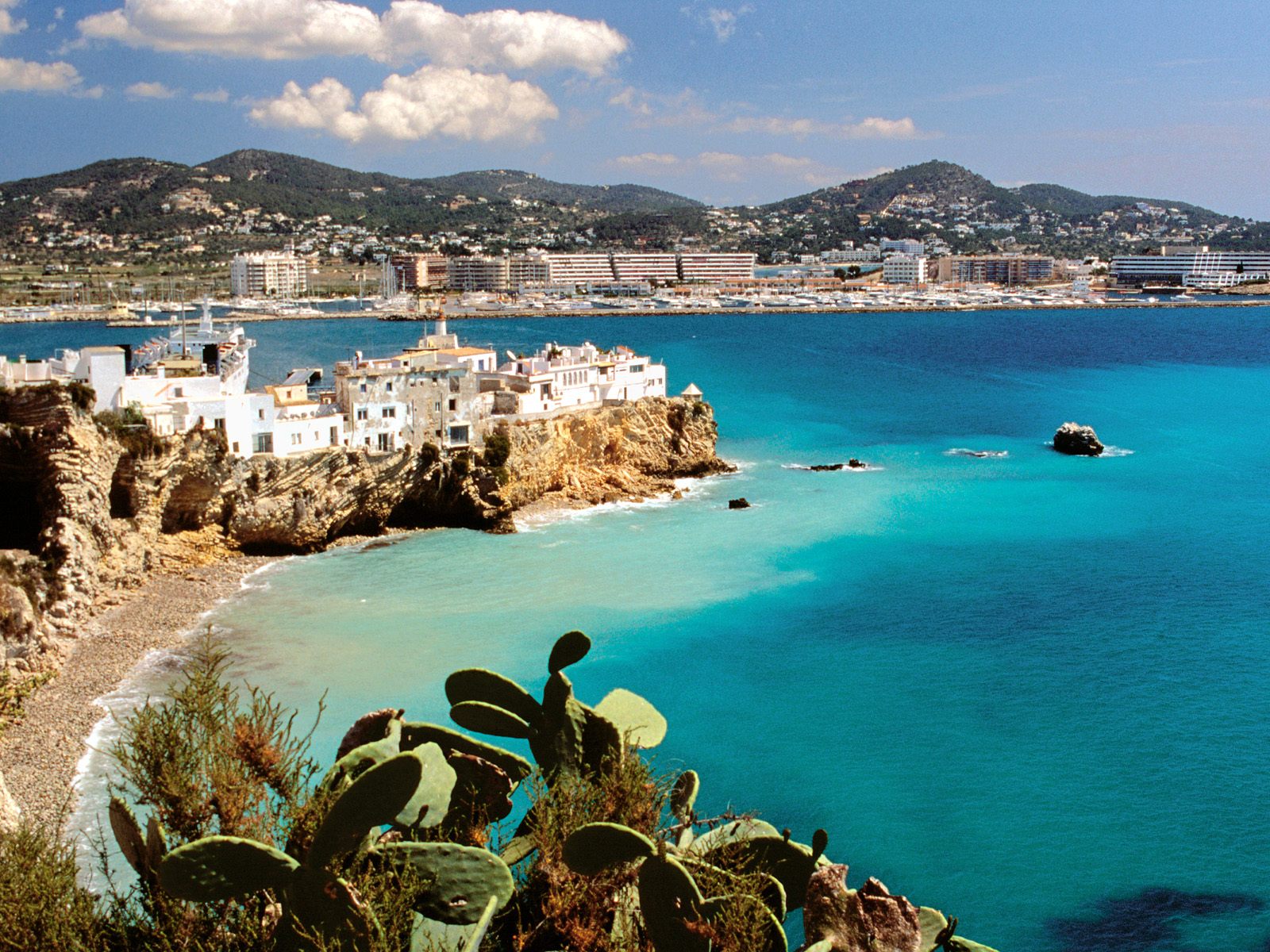 https://mdw-travel-data-us-east-1.s3.amazonaws.com/img/country/Spain/Ibiza-Castle/img_01.jpg