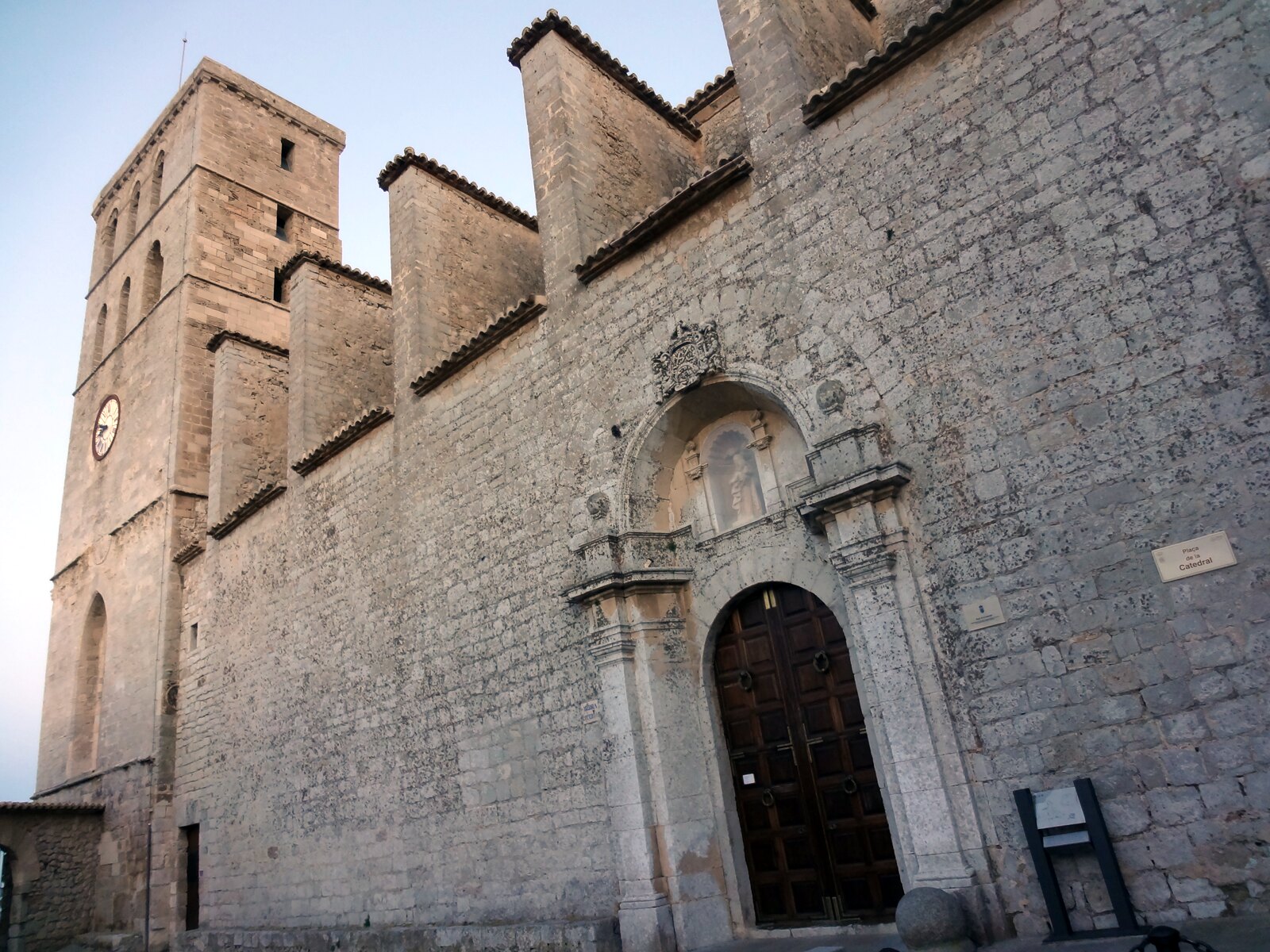 https://mdw-travel-data-us-east-1.s3.amazonaws.com/img/country/Spain/Ibiza-Cathedral/img_01.jpg