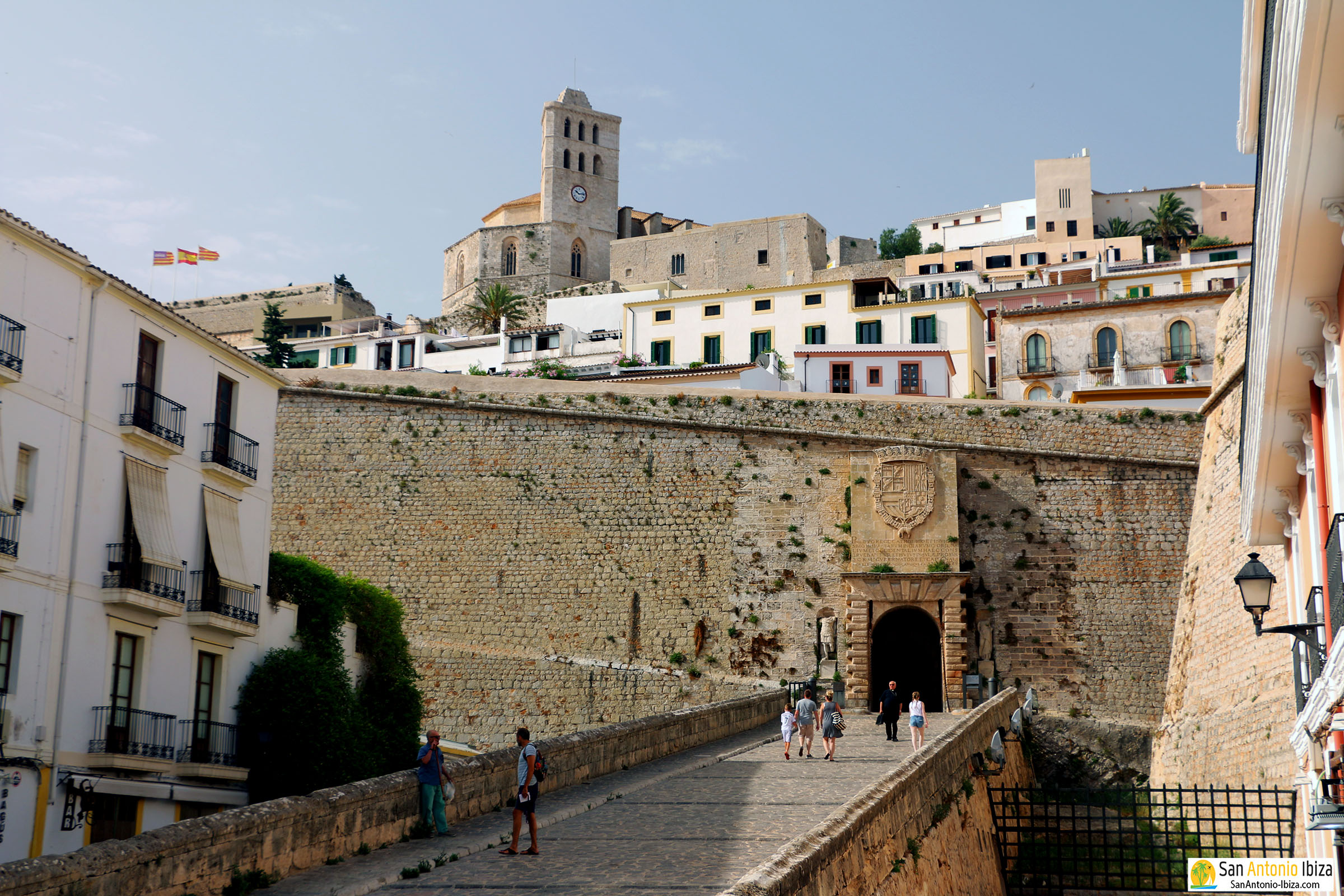 https://mdw-travel-data-us-east-1.s3.amazonaws.com/img/country/Spain/Ibiza-Old-Town-(Dalt-Vila)/img_01.jpg