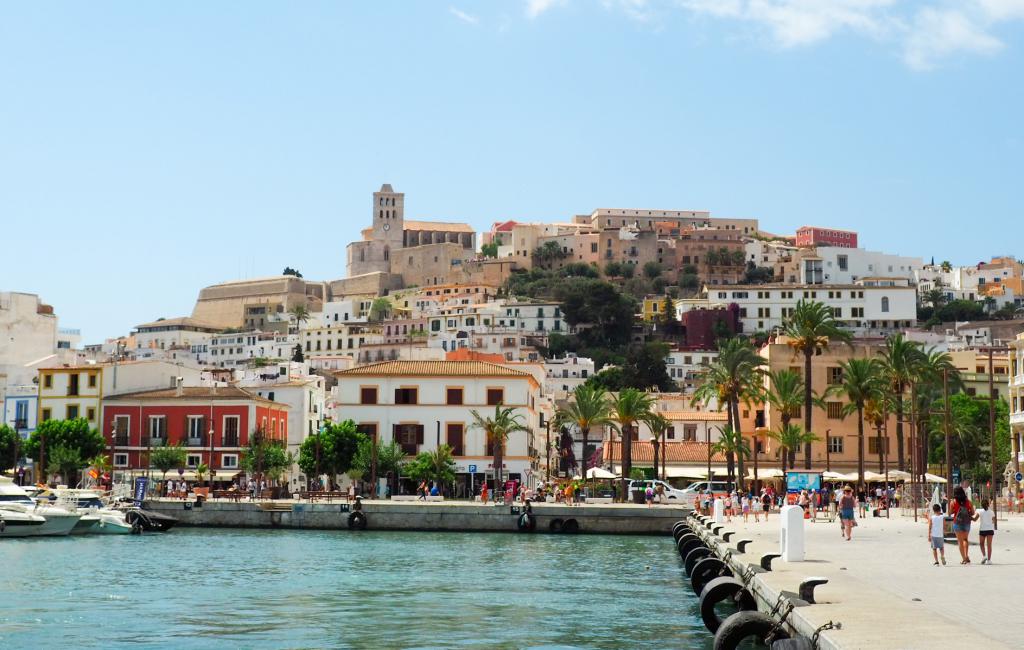https://mdw-travel-data-us-east-1.s3.amazonaws.com/img/country/Spain/Ibiza-Old-Town-(Dalt-Vila)/img_02.jpg