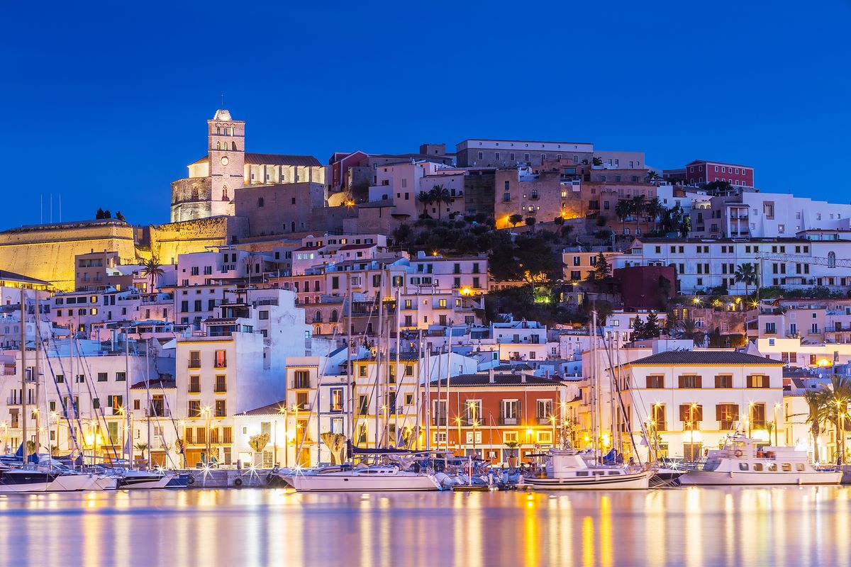 https://mdw-travel-data-us-east-1.s3.amazonaws.com/img/country/Spain/Ibiza-Old-Town-(Dalt-Vila)/img_05.jpg