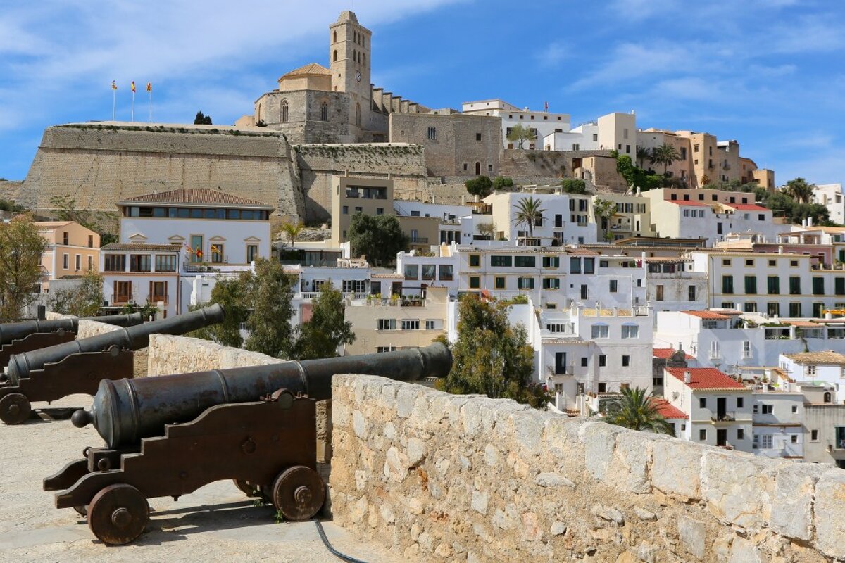 https://mdw-travel-data-us-east-1.s3.amazonaws.com/img/country/Spain/Ibiza-Old-Town-Dalt-Vila/img_03.jpg