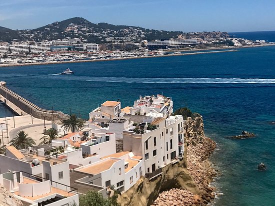 https://mdw-travel-data-us-east-1.s3.amazonaws.com/img/country/Spain/Ibiza-Town-Port/img_02.jpg