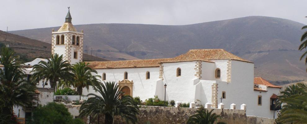 https://mdw-travel-data-us-east-1.s3.amazonaws.com/img/country/Spain/Iglesia-de-Santa-Maria-de-Betancuria/img_04.jpg
