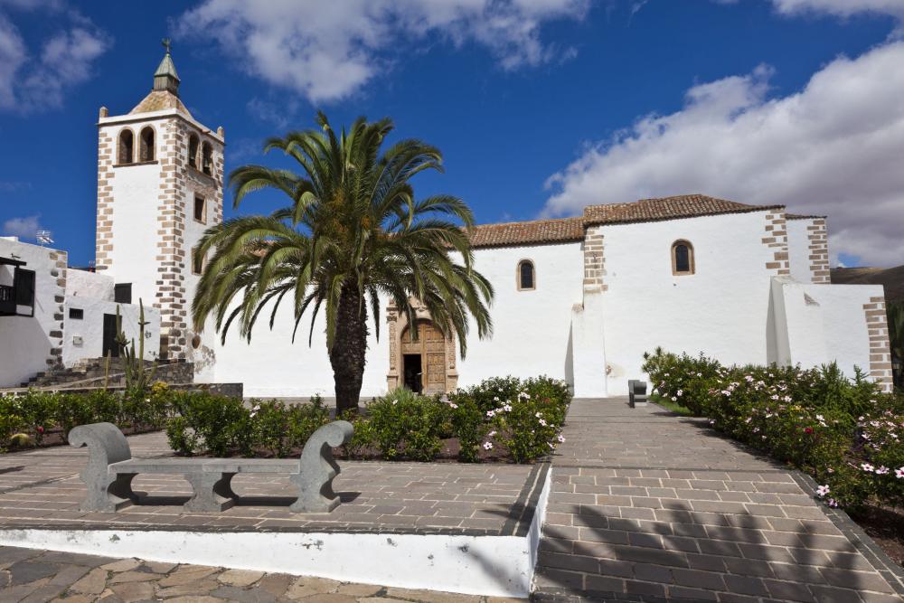 https://mdw-travel-data-us-east-1.s3.amazonaws.com/img/country/Spain/Iglesia-de-Santa-Maria-de-Betancuria/img_05.jpg
