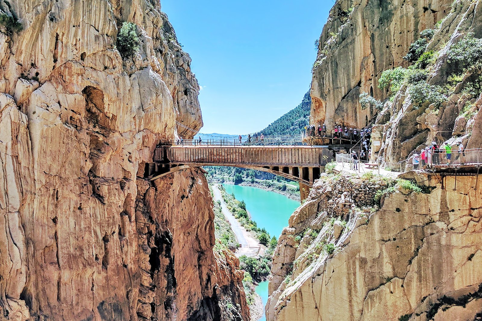 https://mdw-travel-data-us-east-1.s3.amazonaws.com/img/country/Spain/Isla-Magica/img_03.jpg