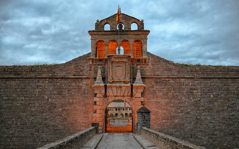https://mdw-travel-data-us-east-1.s3.amazonaws.com/img/country/Spain/Jacas-Citadel/img_03.jpg