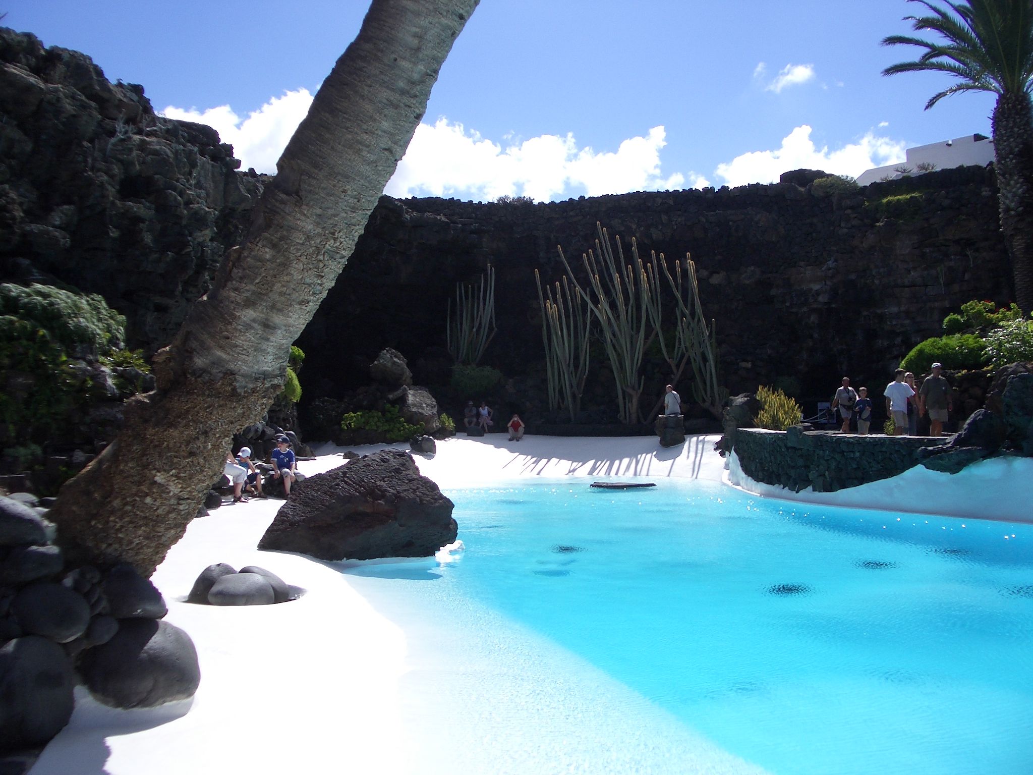 https://mdw-travel-data-us-east-1.s3.amazonaws.com/img/country/Spain/Jameos-del-Agua/img_00.jpg