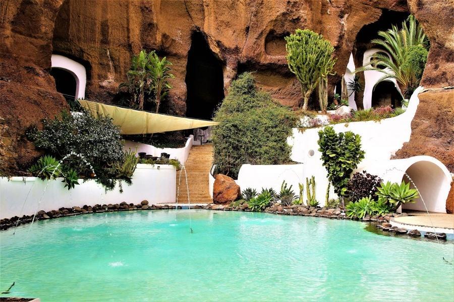 https://mdw-travel-data-us-east-1.s3.amazonaws.com/img/country/Spain/Jameos-del-Agua/img_01.jpg