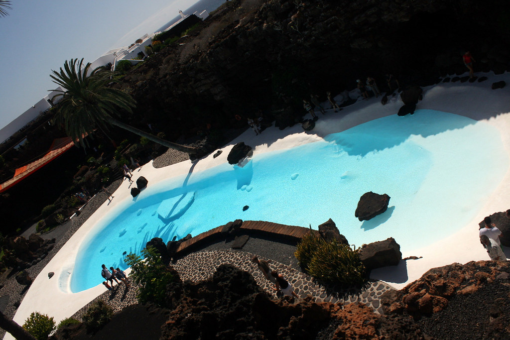 https://mdw-travel-data-us-east-1.s3.amazonaws.com/img/country/Spain/Jameos-del-Agua/img_04.jpg