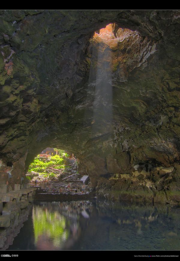 https://mdw-travel-data-us-east-1.s3.amazonaws.com/img/country/Spain/Jameos-del-Agua/img_05.jpg