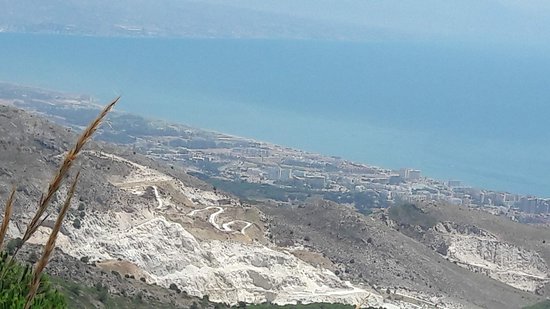 https://mdw-travel-data-us-east-1.s3.amazonaws.com/img/country/Spain/Jardin-de-las-Aguilas/img_03.jpg