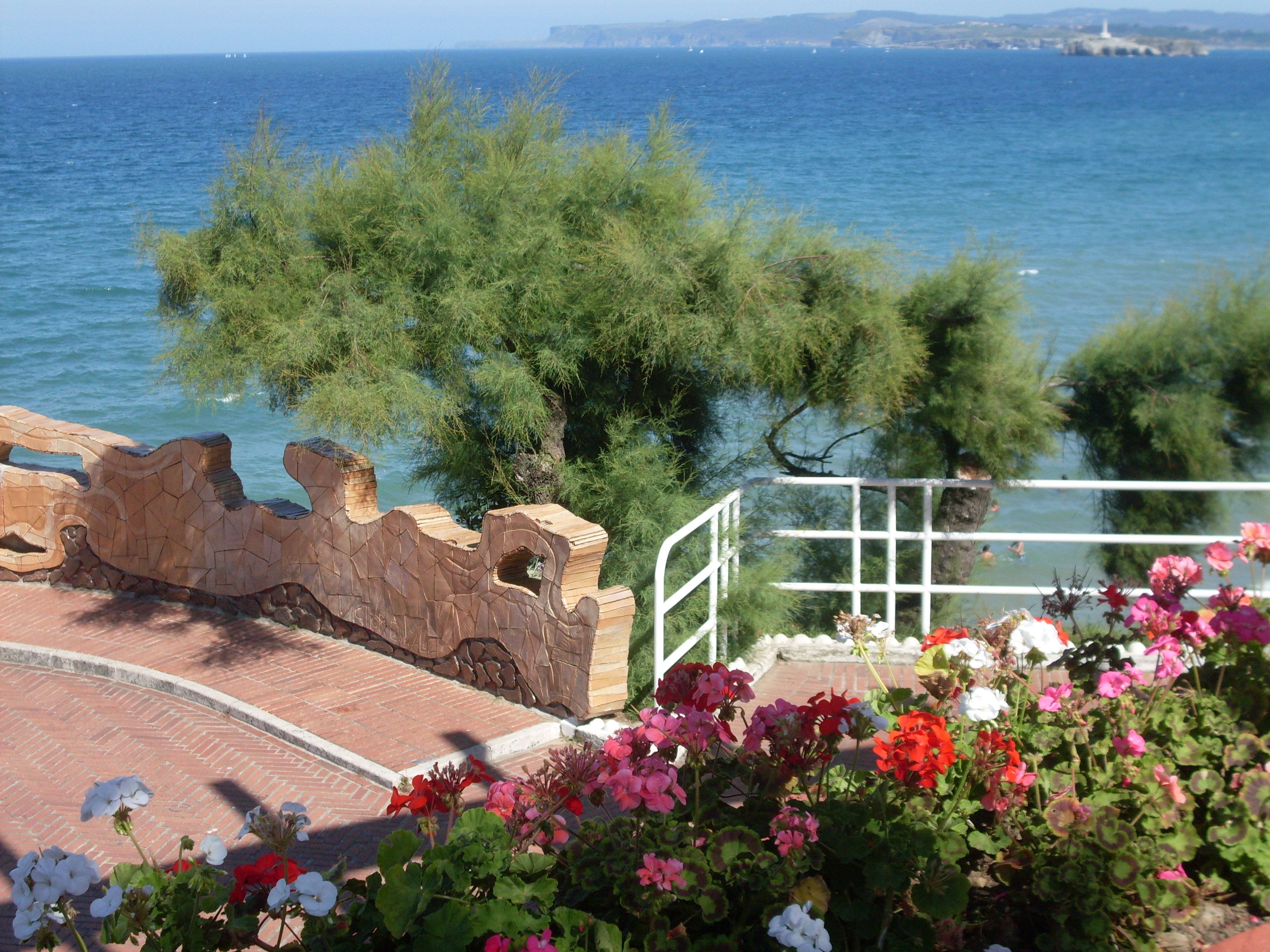 https://mdw-travel-data-us-east-1.s3.amazonaws.com/img/country/Spain/Jardines-de-Piquio/img_02.jpg