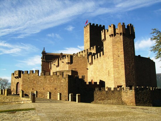 https://mdw-travel-data-us-east-1.s3.amazonaws.com/img/country/Spain/Javier-Castle/img_02.jpg