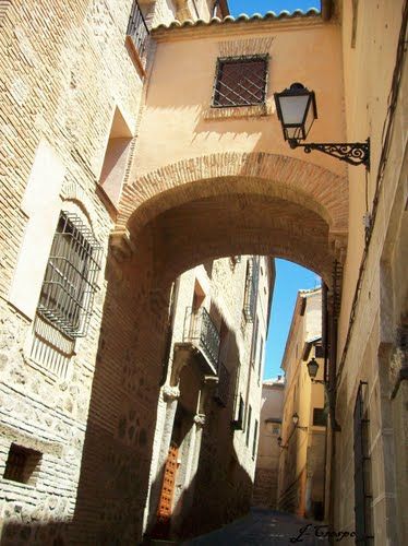 https://mdw-travel-data-us-east-1.s3.amazonaws.com/img/country/Spain/Jewish-Quarter--Juderia-/img_01.jpg