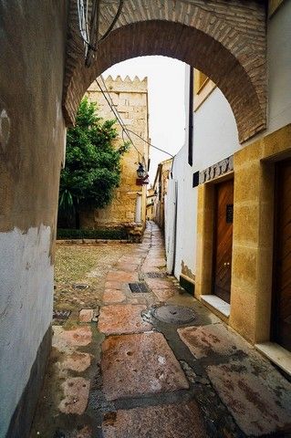 https://mdw-travel-data-us-east-1.s3.amazonaws.com/img/country/Spain/Jewish-Quarter--Juderia-/img_02.jpg