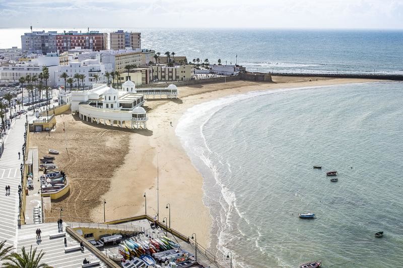 https://mdw-travel-data-us-east-1.s3.amazonaws.com/img/country/Spain/La-Caleta-Beach/img_01.jpg