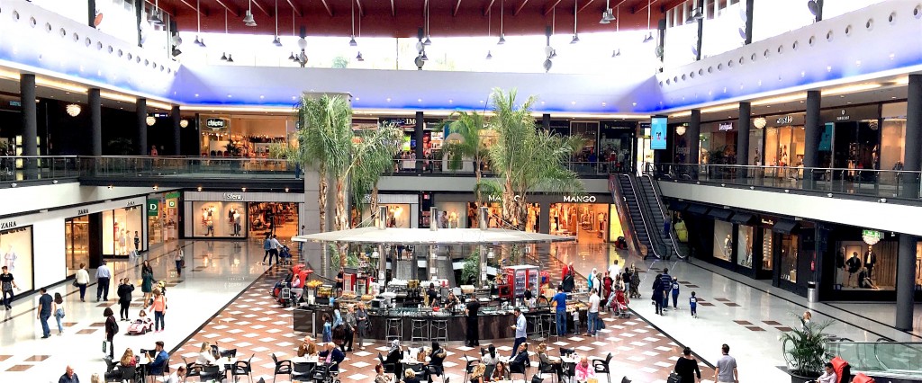 https://mdw-travel-data-us-east-1.s3.amazonaws.com/img/country/Spain/La-Canada-Shopping-Centre/img_02.jpg
