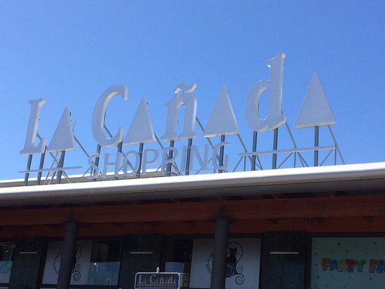 https://mdw-travel-data-us-east-1.s3.amazonaws.com/img/country/Spain/La-Canada-Shopping-Centre/img_05.jpg