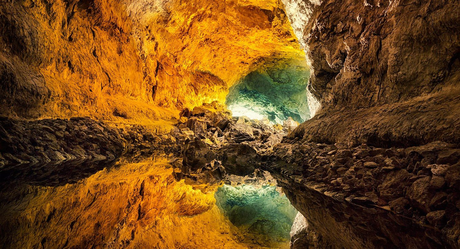 https://mdw-travel-data-us-east-1.s3.amazonaws.com/img/country/Spain/La-Cueva-de-los-Verdes/img_02.jpg