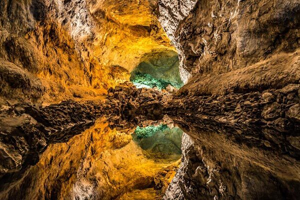 https://mdw-travel-data-us-east-1.s3.amazonaws.com/img/country/Spain/La-Cueva-de-los-Verdes/img_03.jpg