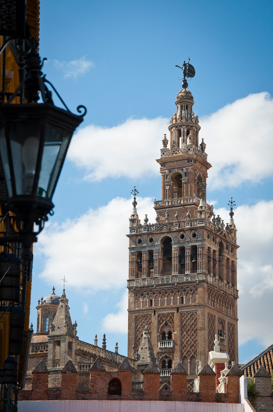 https://mdw-travel-data-us-east-1.s3.amazonaws.com/img/country/Spain/La-Giralda/img_02.jpg