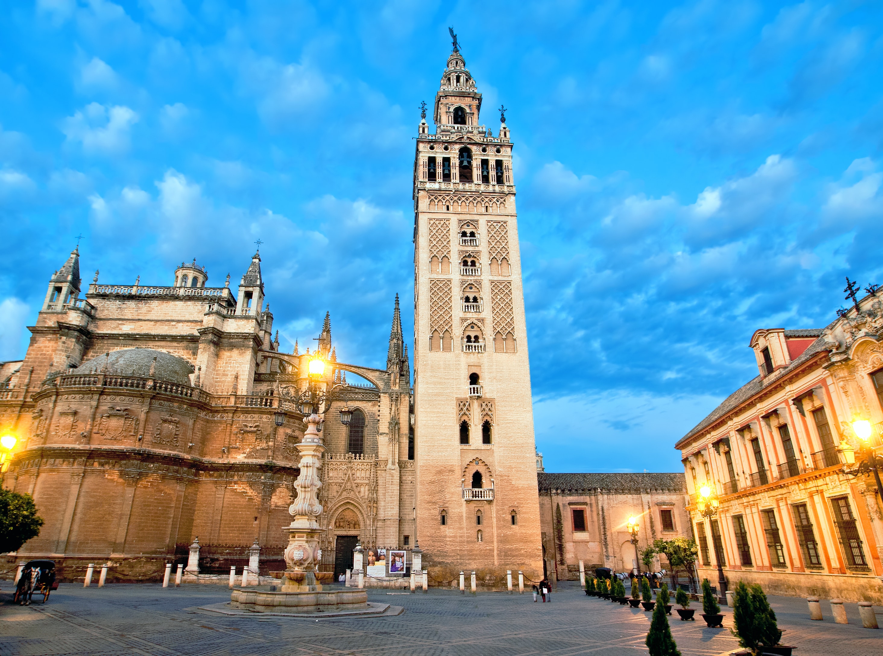 https://mdw-travel-data-us-east-1.s3.amazonaws.com/img/country/Spain/La-Giralda/img_03.jpg