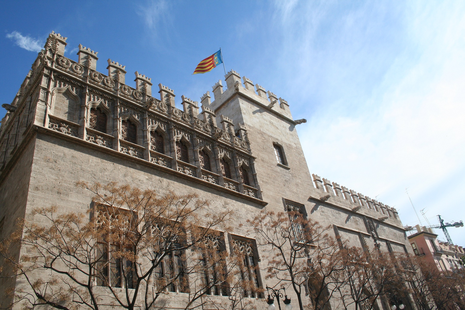 https://mdw-travel-data-us-east-1.s3.amazonaws.com/img/country/Spain/La-Lonja-de-la-Seda/img_01.jpg
