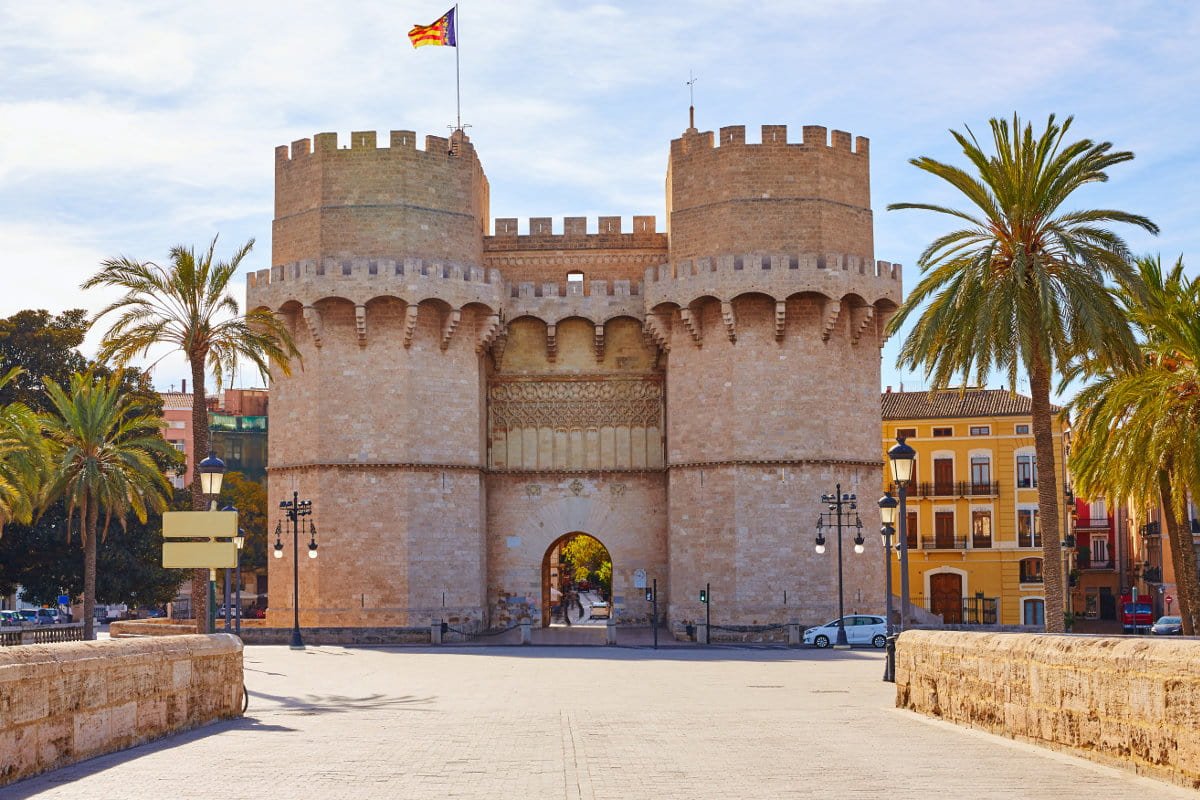 https://mdw-travel-data-us-east-1.s3.amazonaws.com/img/country/Spain/La-Lonja-de-la-Seda/img_02.jpg