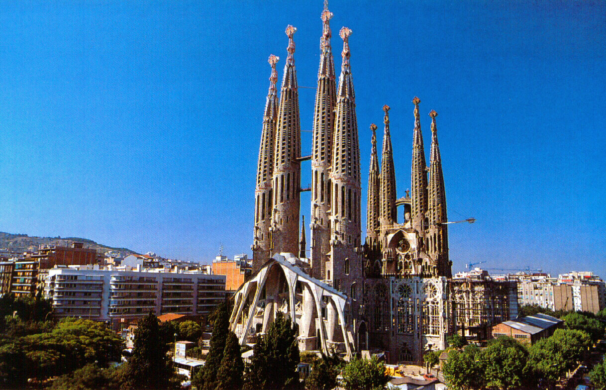 https://mdw-travel-data-us-east-1.s3.amazonaws.com/img/country/Spain/La-Lonjeta-Building/img_01.jpg